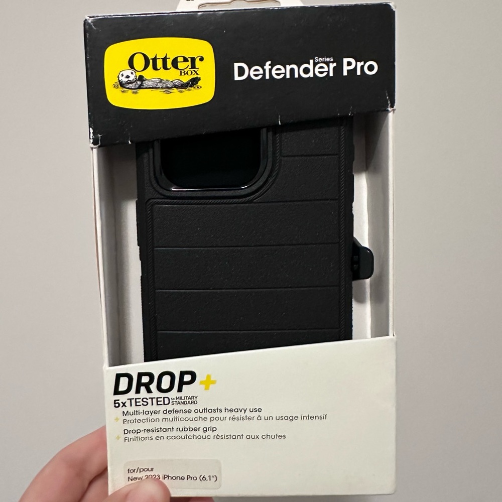 Otter Defender Pro Black Case for iPhone 15 pro with hip clip NIB
